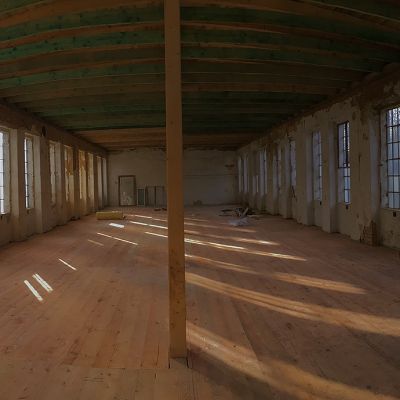 2018 12 : Nová podlaha a strop ve druhém patře továrny, budoucí galerii. (fotografie František Nikl) 